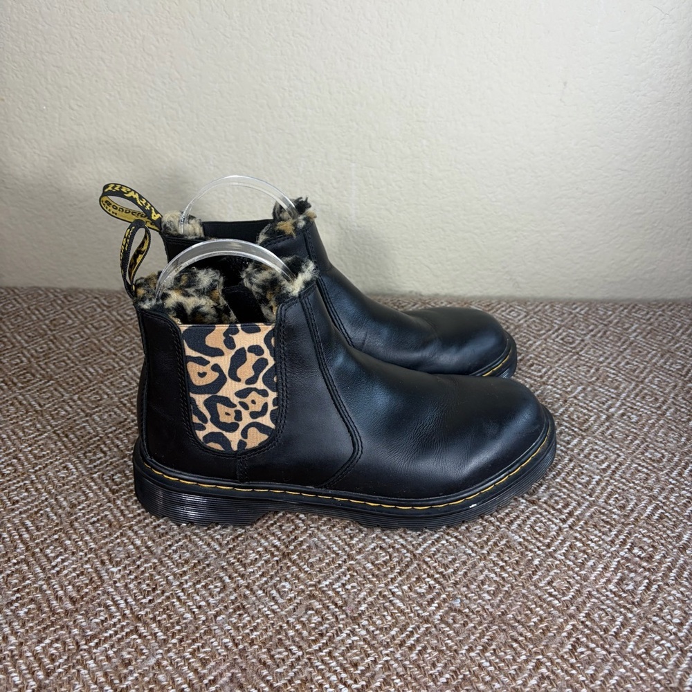 DR. MARTENS AIR WAIR BOOTS SZ 6L BLACK LEATHER W/ FAUX LEOPARD FUR LINING GRUNGE - Picture 1 of 7